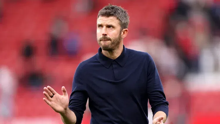 Carrick mantém postura diante da pressão e cobra reação imediata do Manchester United